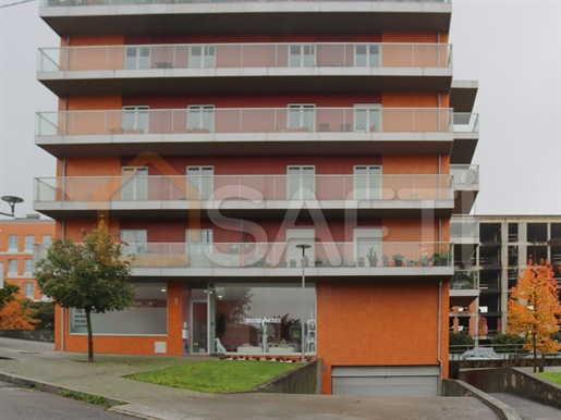 Apartamento 4 habitaciones con 284 m2 (3 frentes) en Gaia - Devesas.