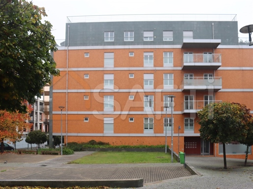 Appartement de quatre chambres (T4) de 284 mètres carrés (3 façades) à Gaia - Devesas.