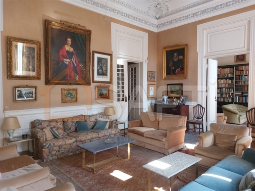 Palace with a lot of charm with 685m2 of total area in Lisbon