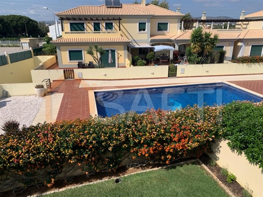 Villa mit 2 Schlafzimmern wie neu - Almancil/Algarve