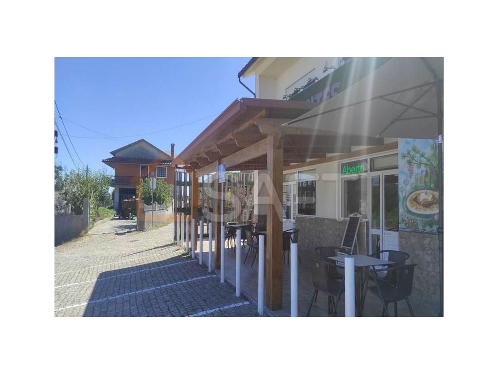 Villa + Restaurant:
Kommerzielles Geschäft In Betrieb