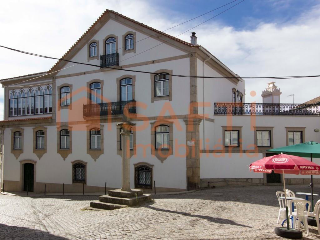 Manor house T5, in Canas de Senhorim