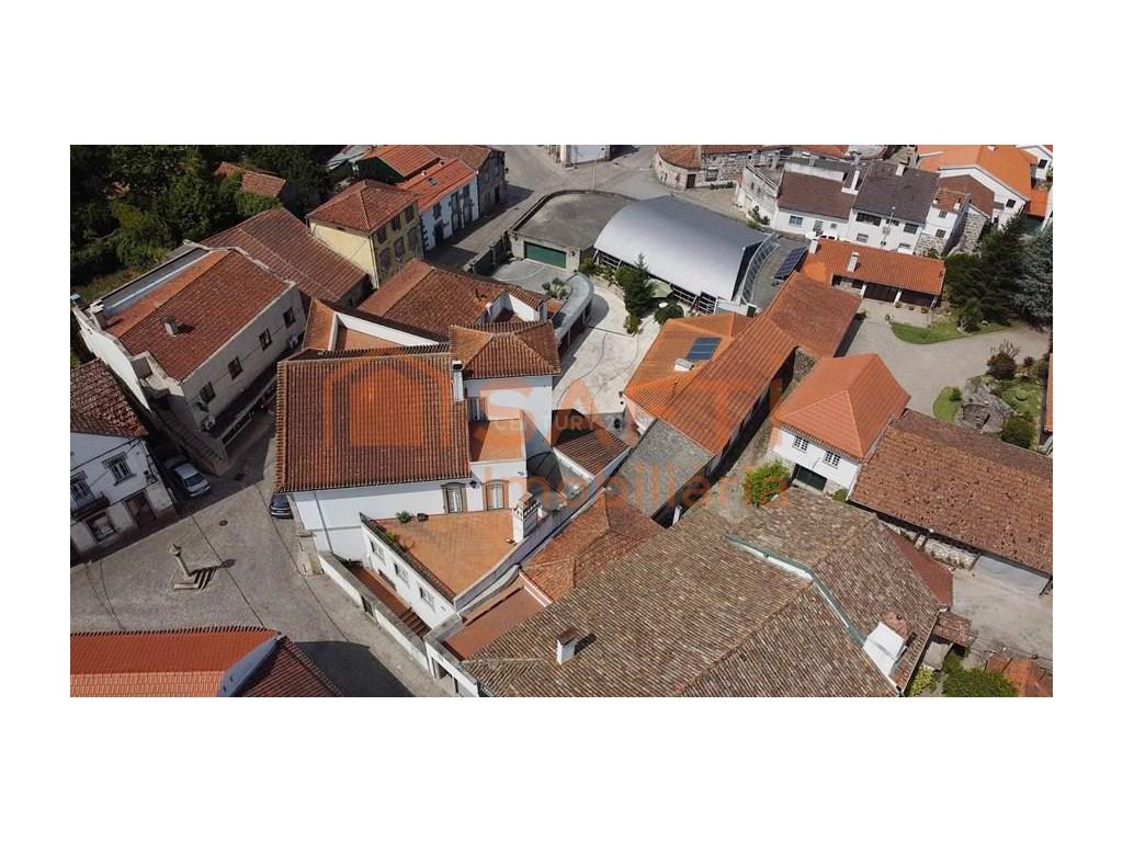 Manor house T5, in Canas de Senhorim