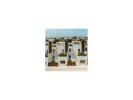 Neue Villa Quelfes Algarve mit 3 Schlafzimmern