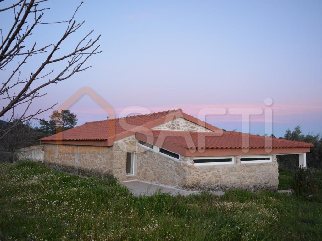 Boerderij te koop in Vale Prazeres