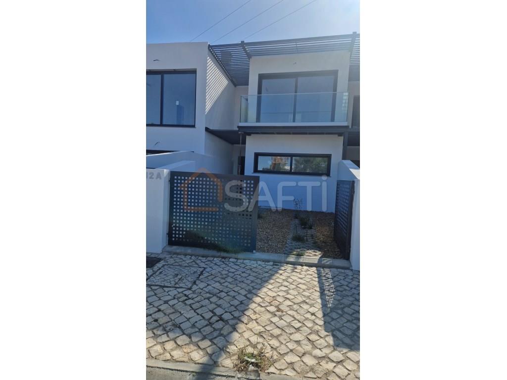 Neue Villa mit 3 Schlafzimmern, Parkplatz und Terrasse in Olhão