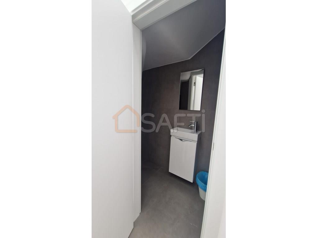 Neue Villa mit 3 Schlafzimmern, Parkplatz und Terrasse in Olhão