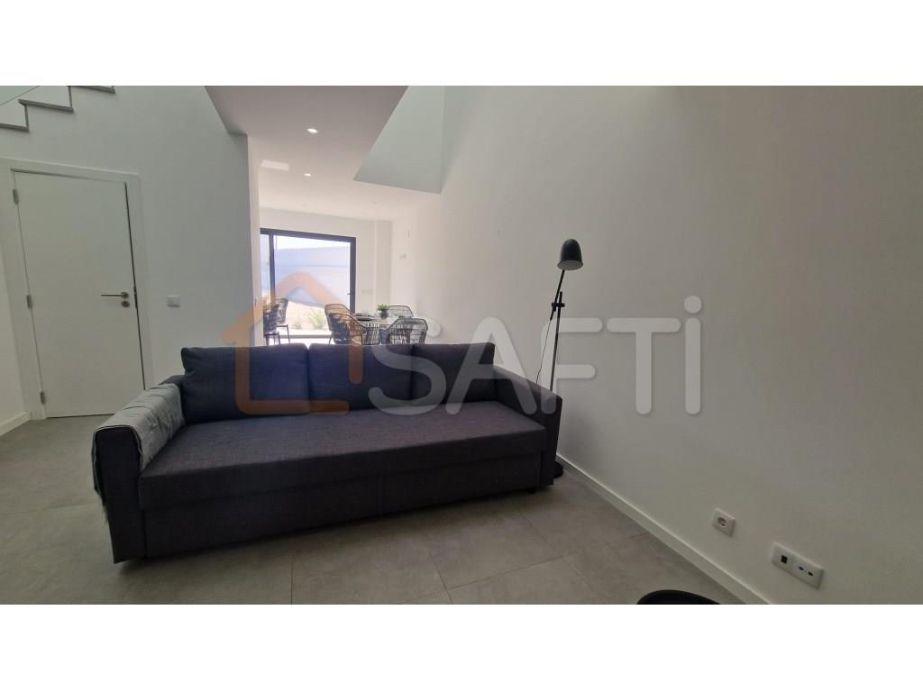 Neue Villa mit 3 Schlafzimmern, Parkplatz und Terrasse in Olhão