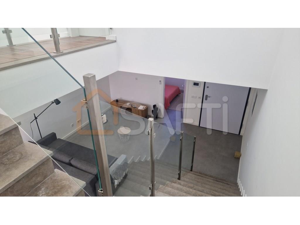 Neue Villa mit 3 Schlafzimmern, Parkplatz und Terrasse in Olhão