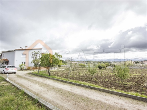 Bauernhof mit Haus mit 4 Schlafzimmern, Nebengebäuden und Garage in Oliveirinha, carregal do sal, Vi