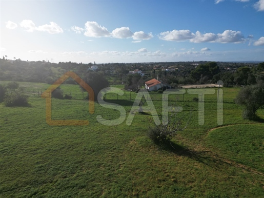 Ultimate large plot of land a stone's throw from the center of Carvoeiro with two ruins!