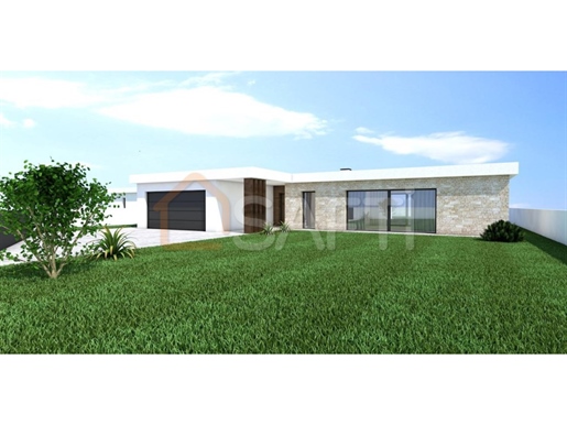 House with land 4 Bedrooms Sale Alcobaça