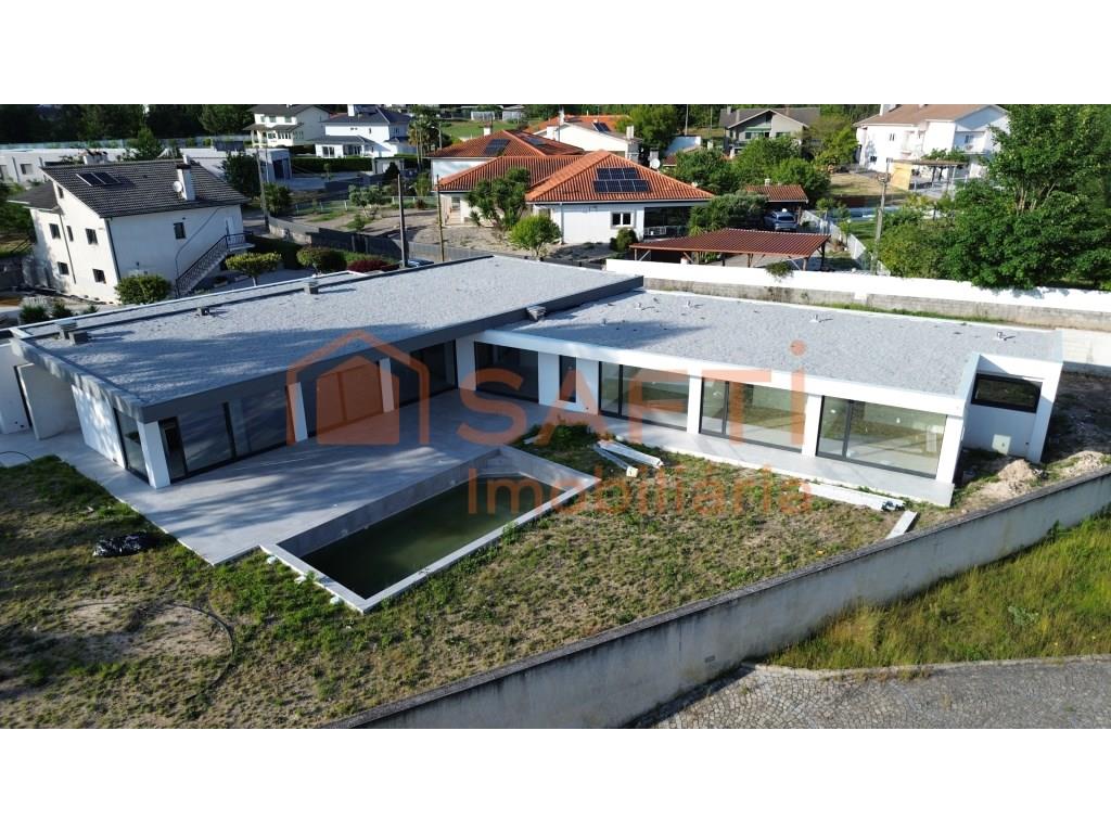 Detached House, 4 Bedrooms with Basement, Garage and Swimming Pool, In Countryside, Viseu