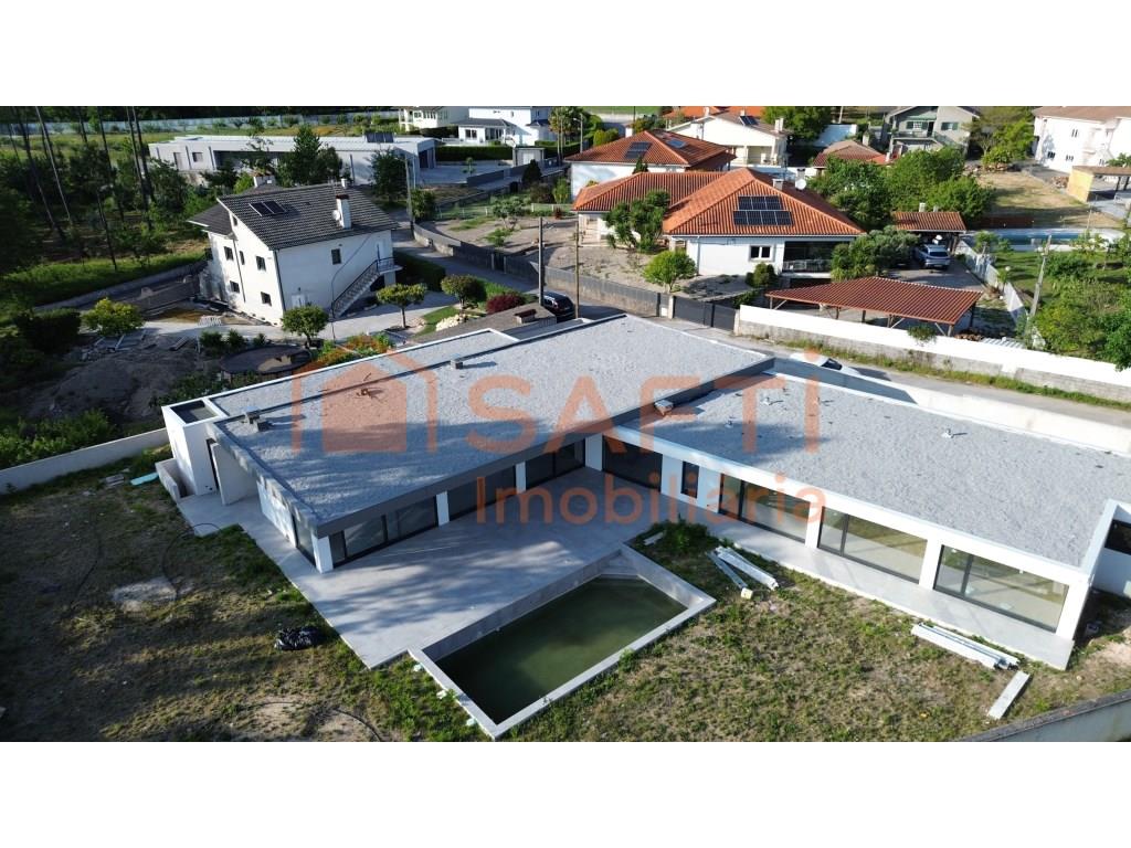 Detached House, 4 Bedrooms with Basement, Garage and Swimming Pool, In Countryside, Viseu