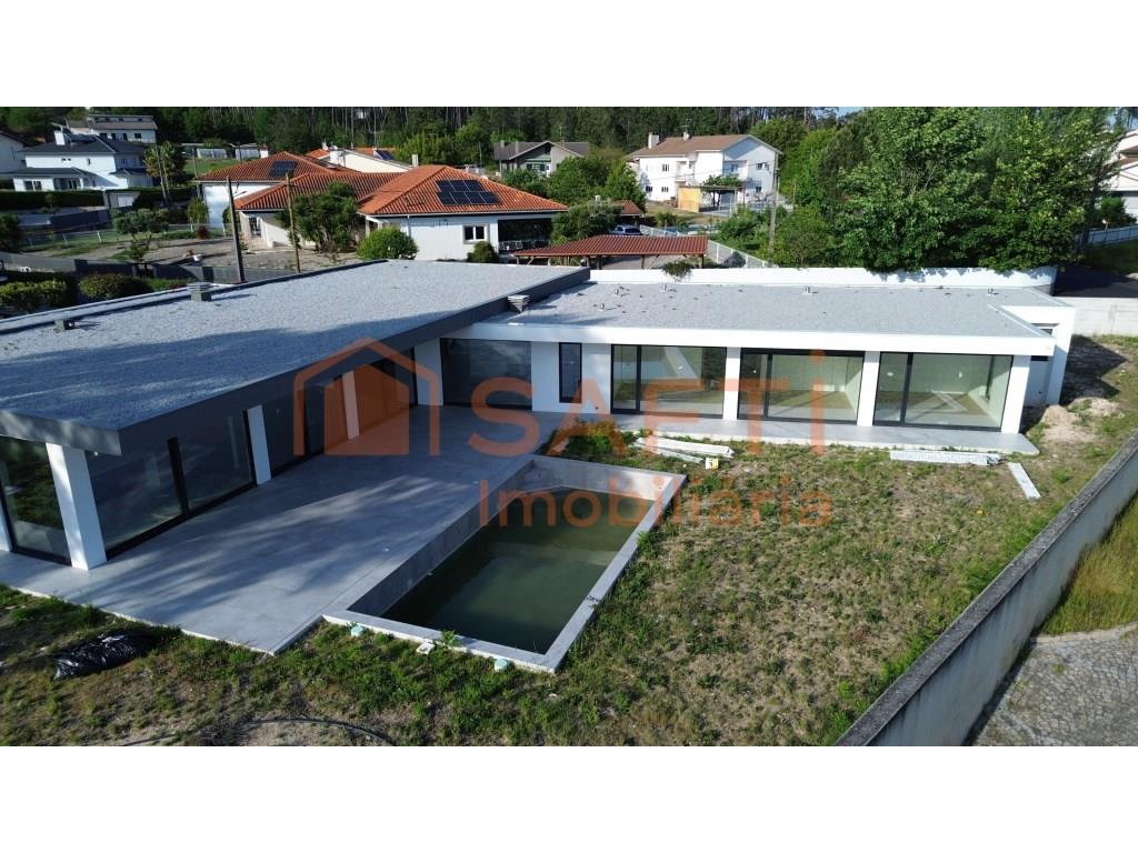 Detached House, 4 Bedrooms with Basement, Garage and Swimming Pool, In Countryside, Viseu