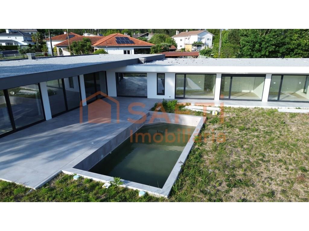 Detached House, 4 Bedrooms with Basement, Garage and Swimming Pool, In Countryside, Viseu