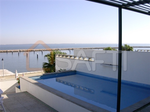 T2 of 110m2 in Marina Parque das Nações with 85m2 terrace and private pool