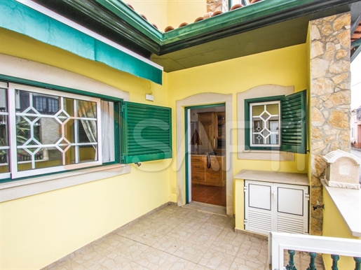 Excellent semi-detached villa T3 fully furnished with garage.