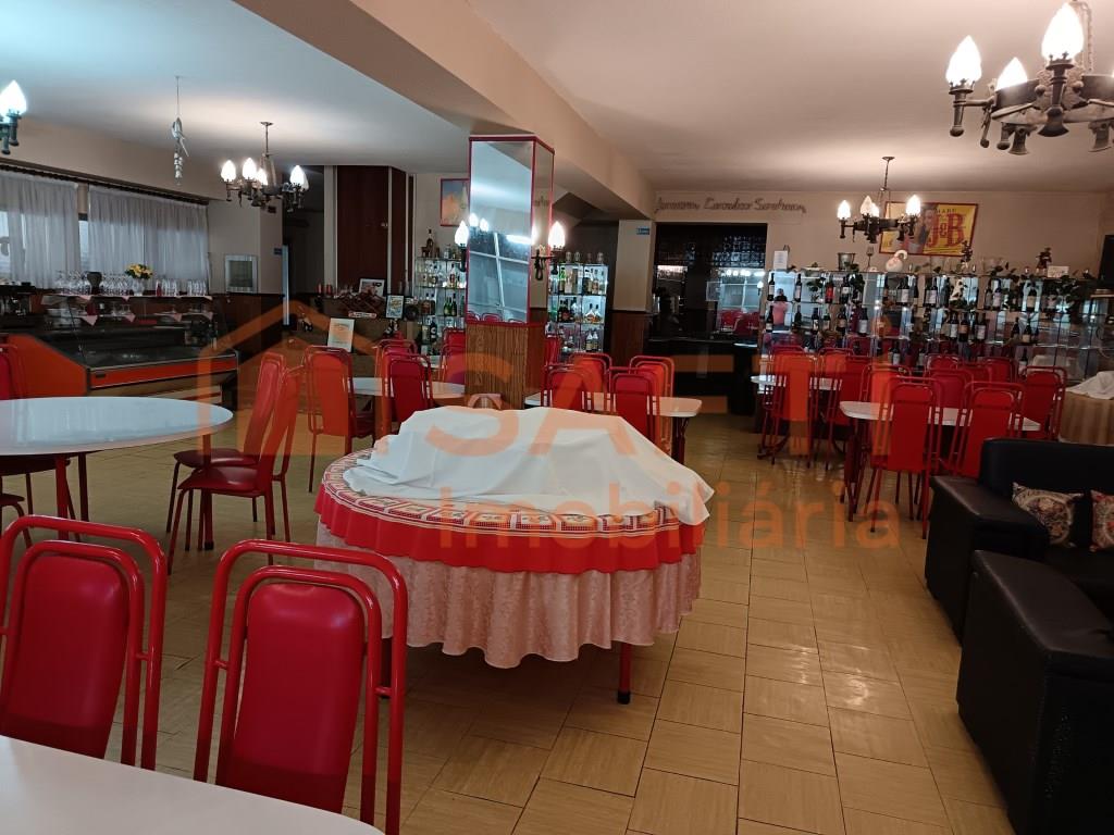 Restaurant with private parking in the centre of São João da Madeira