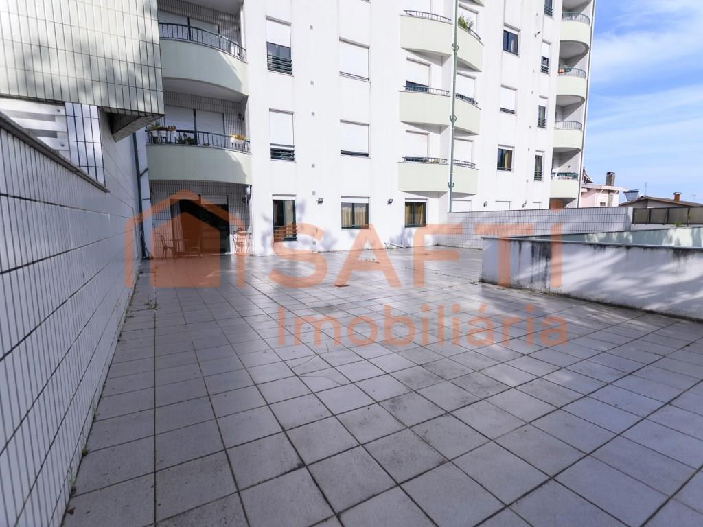 2+1 Bedroom Apartment with 140 m² Terrace in the Heart of São João da Madeira