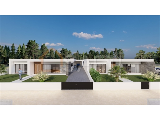 Casa De Arquitectura Moderna T3 , Totalmente Independiente, Con Garaje Para Dos Coches En Anexo, En