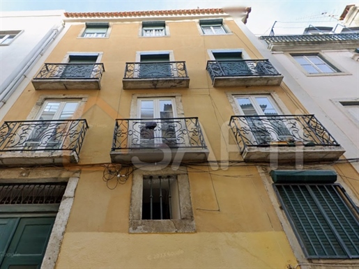 5-Storey building for sale in Santa Catarina, Lisbon