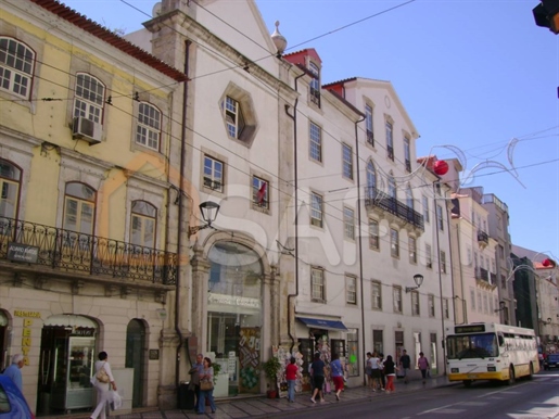 Edifício de charme para recuperar na Baixa de Coimbra