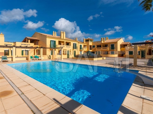 Apartamento T3 em condomínio privado com piscina, em Vilamoura!