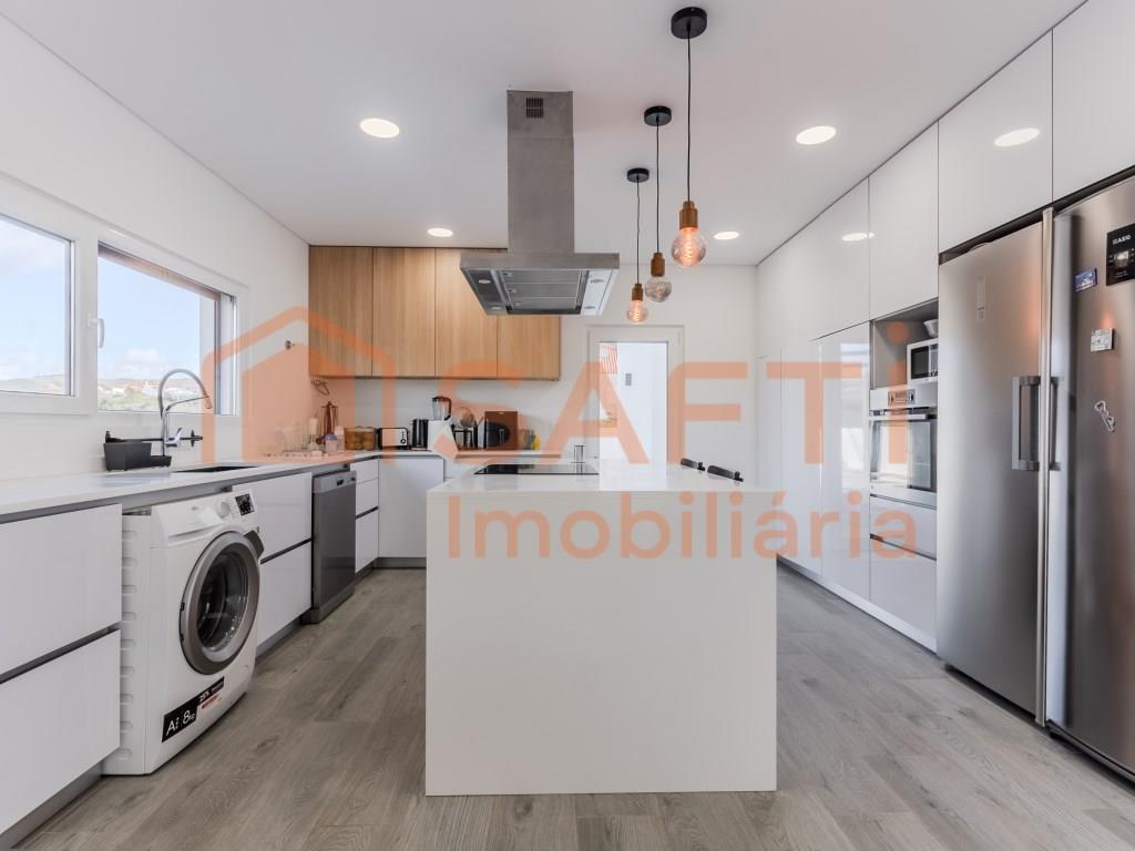 Casa unifamiliar de 2 dormitorios + ático nuevo en venta | Excelente vista al campo