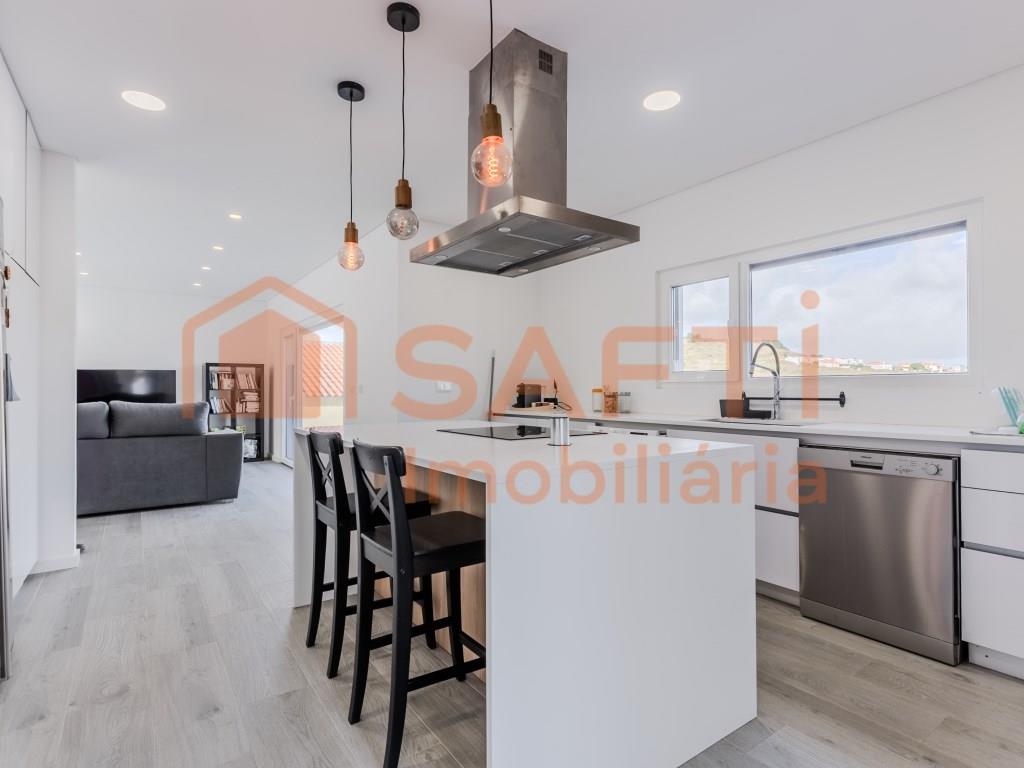 Casa unifamiliar de 2 dormitorios + ático nuevo en venta | Excelente vista al campo