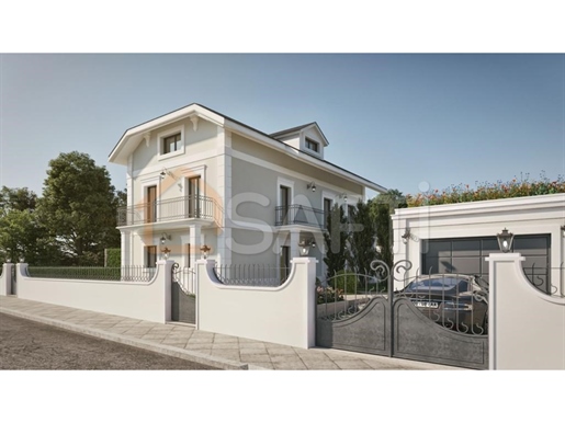 Luxury Villa in Miramar Awaits You!
