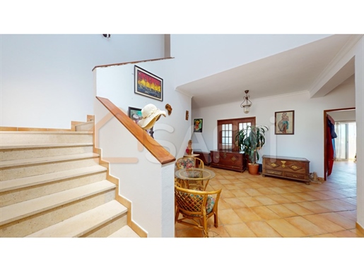 Very rare opportunity: pretty 4 bedroom independent house with beautiful sea view