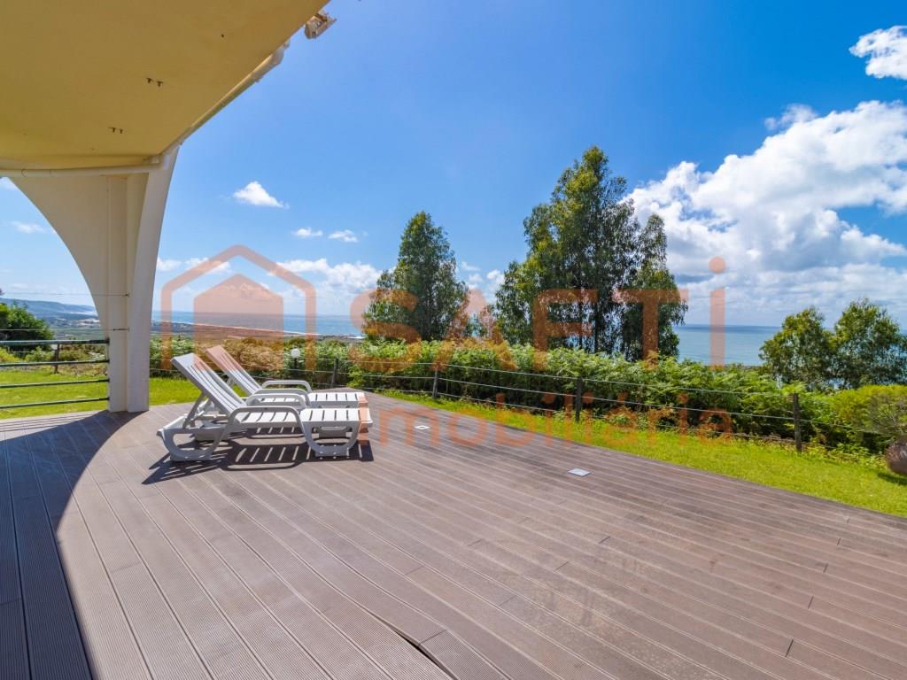 Luxusvilla in privater Eigentumswohnung mit Meerblick