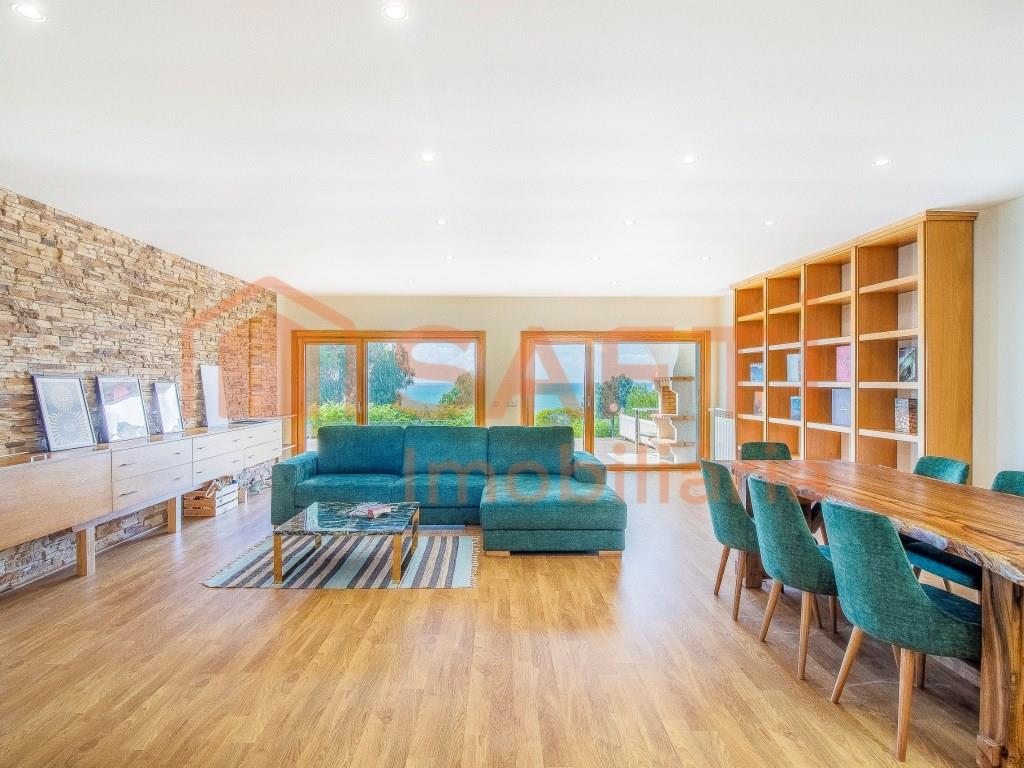 Luxusvilla in privater Eigentumswohnung mit Meerblick