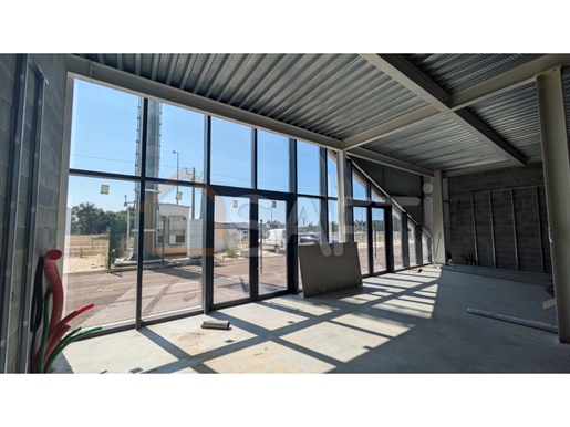 Sale - Industrial / Commercial Pavilion in the final phase of 
Construction -Leiria