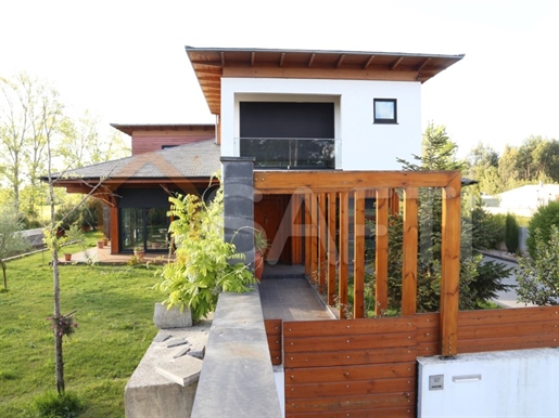 Casa unifamiliar de 4 dormitorios en Ovar, situada en un terreno de 2250m2.