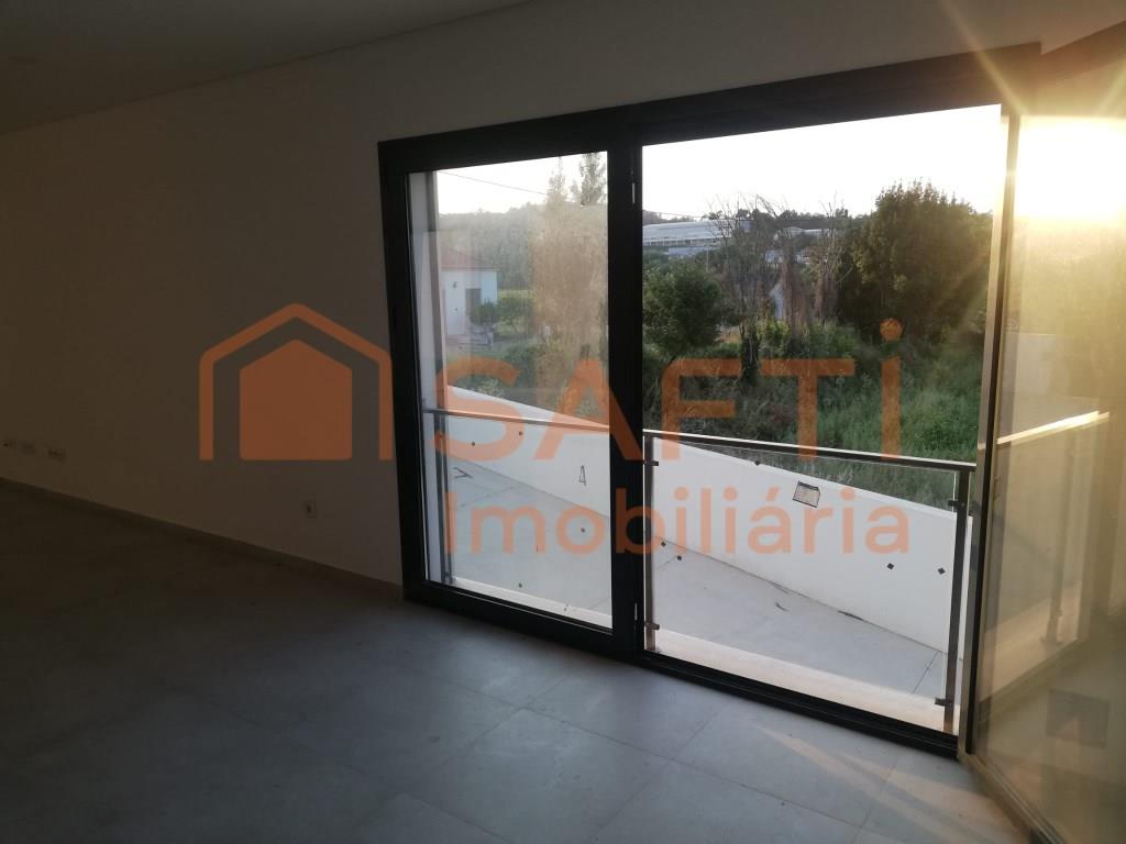Casa adosada de 4 dormitorios en Ourém