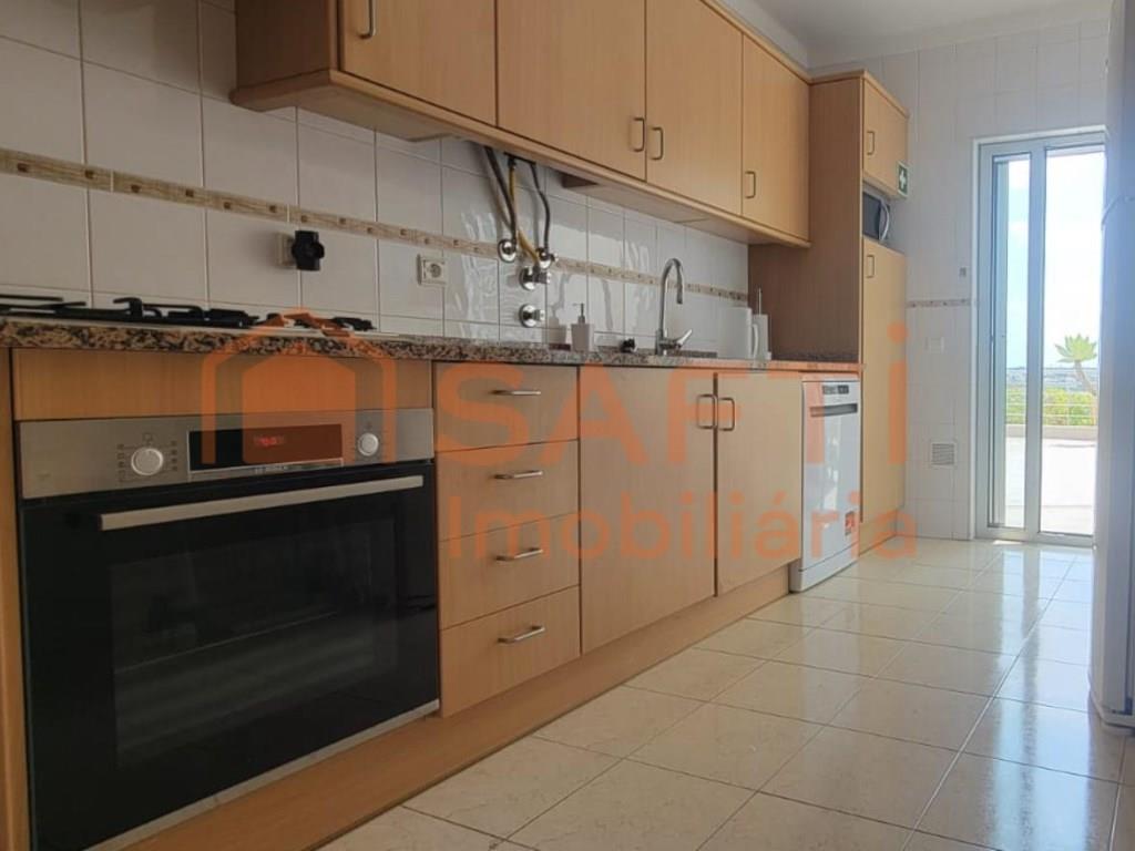 Excepcional piso T3, residencia con 2 ascensores, parking privado vigilado