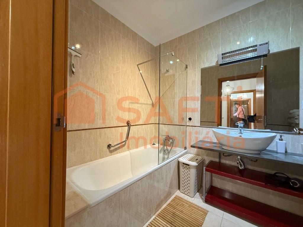 Excepcional piso T3, residencia con 2 ascensores, parking privado vigilado