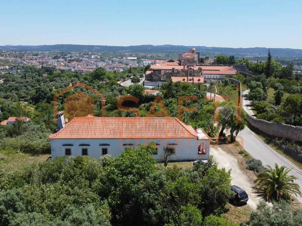 Historic 4 bedroom villa with land of 18,000 m² next to the Convent of Christ - Tomar