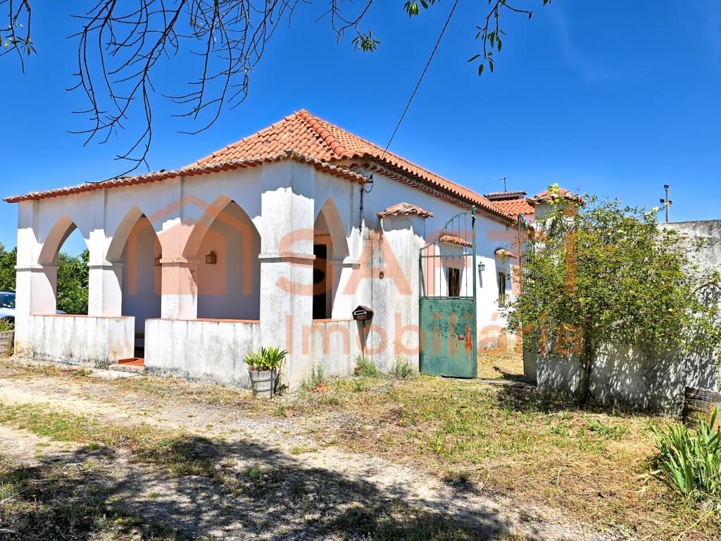 Historic 4 bedroom villa with land of 18,000 m² next to the Convent of Christ - Tomar