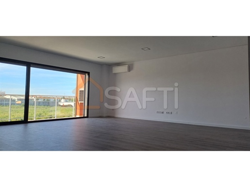Three-Bedroom apartment on the second floor, to be released. Montijo.