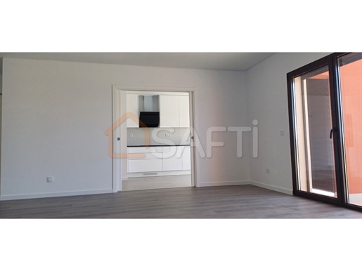 Three-Bedroom apartment on the second floor, to be released. Montijo.