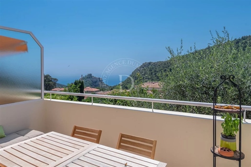 2 bedrooms with large terrace and sea view