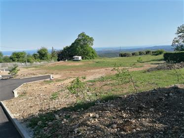 Building land, serviced and close to the village