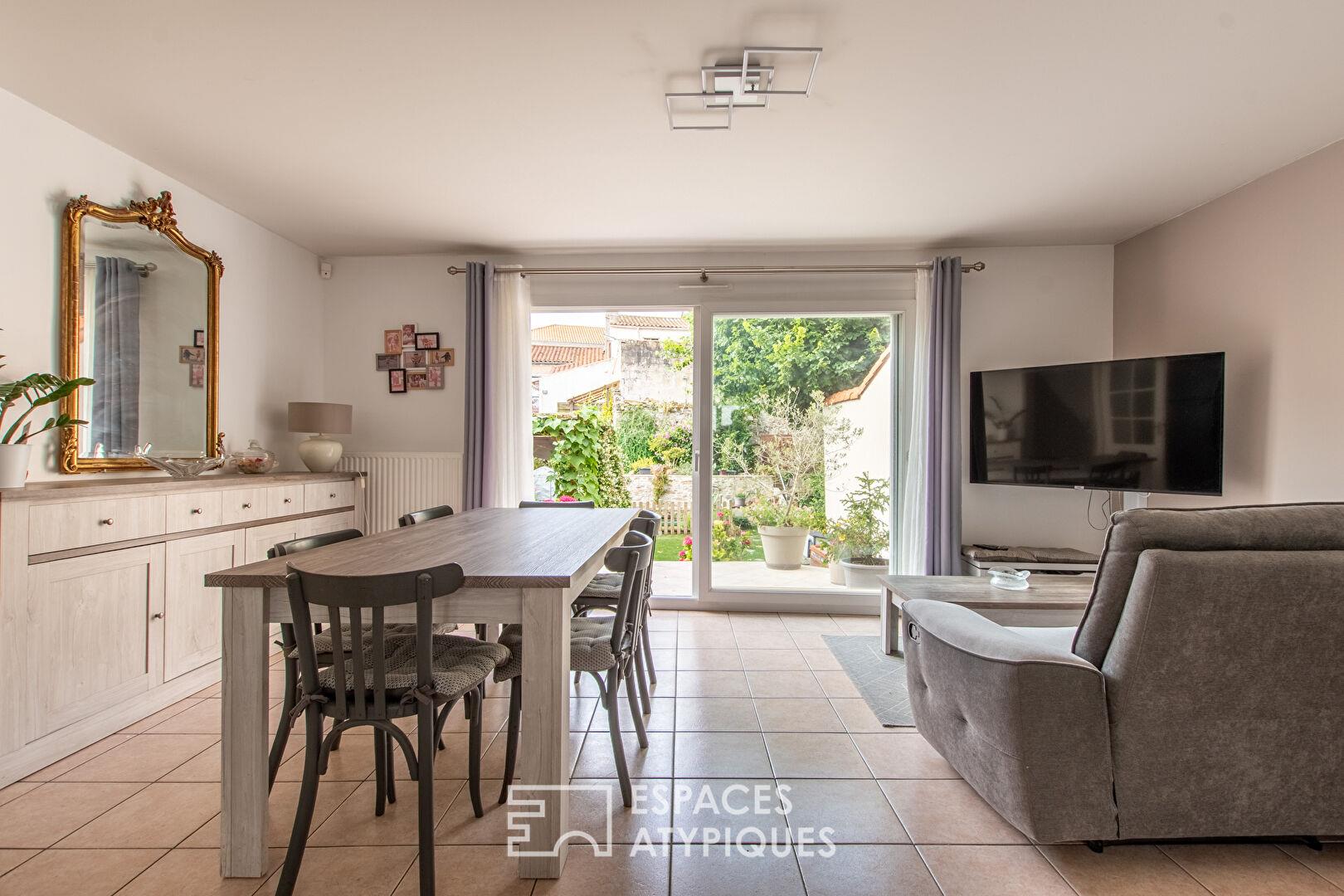 Family residence or investment: 4 houses with gardens and garages in the hypercentre of Les Sables d