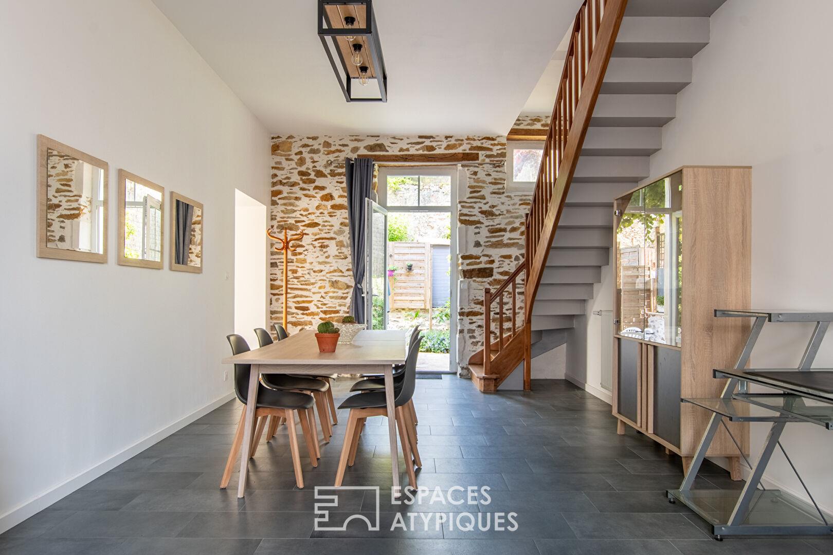 Family residence or investment: 4 houses with gardens and garages in the hypercentre of Les Sables d