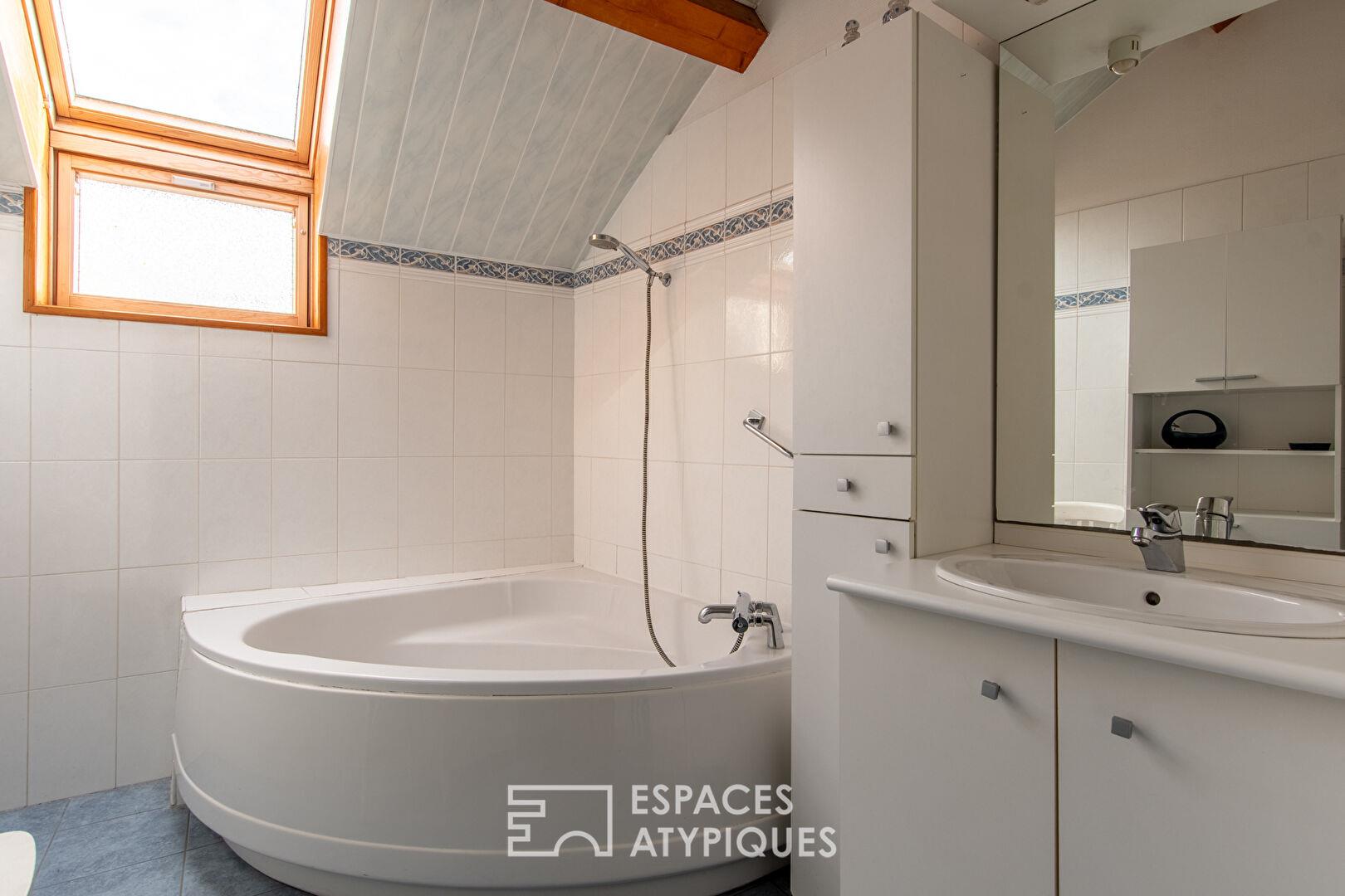Family residence or investment: 4 houses with gardens and garages in the hypercentre of Les Sables d