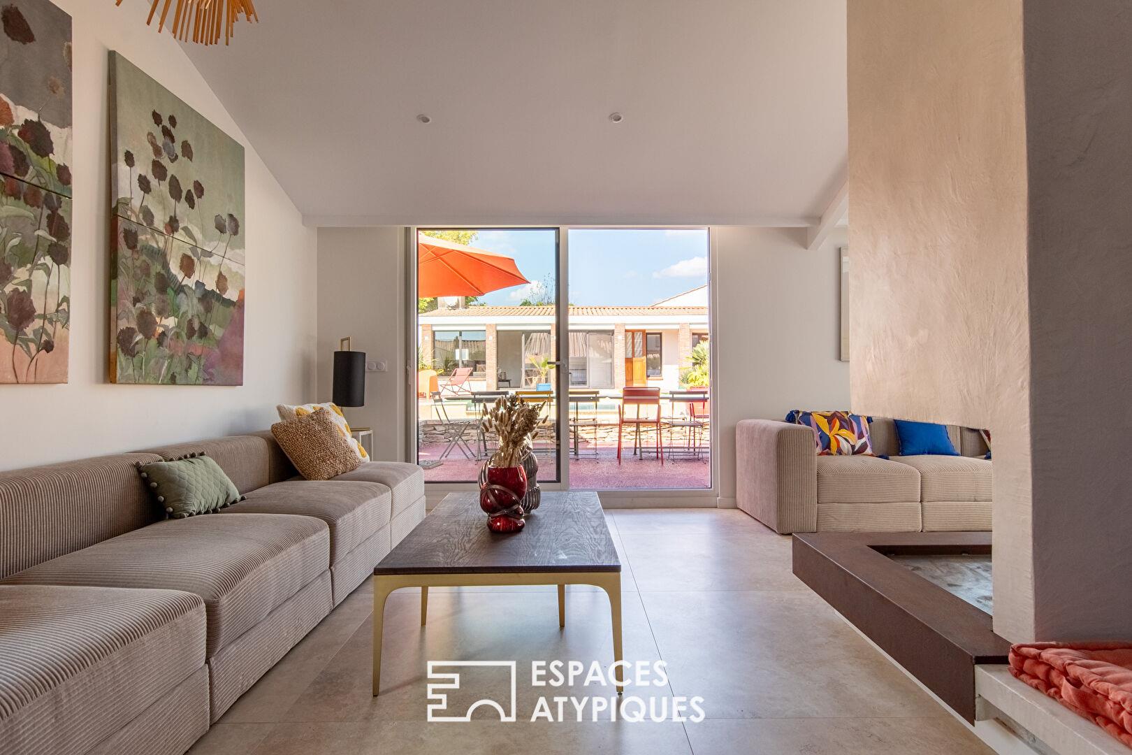 Family villa with outbuildings and swimming pool