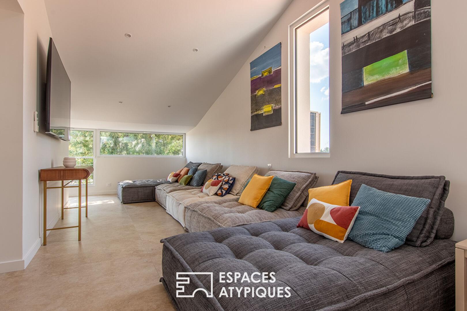 Family villa with outbuildings and swimming pool